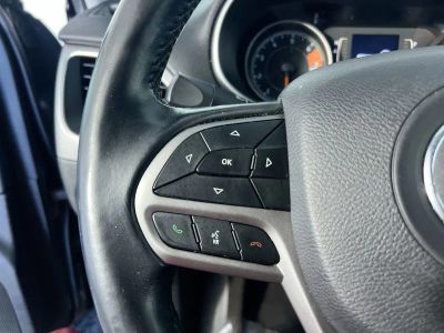 2019 Jeep Cherokee — photo 16 view
