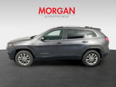2019 Jeep Cherokee — engine compartment view