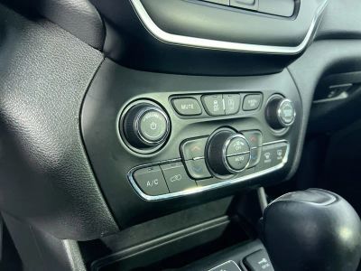 2019 Jeep Cherokee — photo 24 view