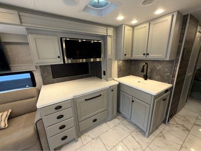 2025 Tiffin Allegro Bay — photo 23 view