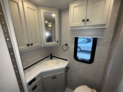 2025 Tiffin Allegro Bay — photo 25 view
