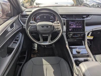 2026 Jeep Grand Cherokee — photo 10 view