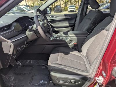 2026 Jeep Grand Cherokee — photo 12 view