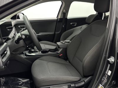 2025 Kia K4 - Photo 10