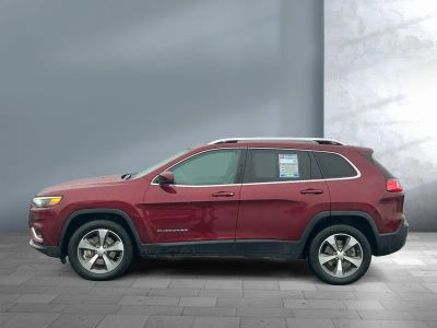 2019 Jeep Cherokee — rear three-quarter view
