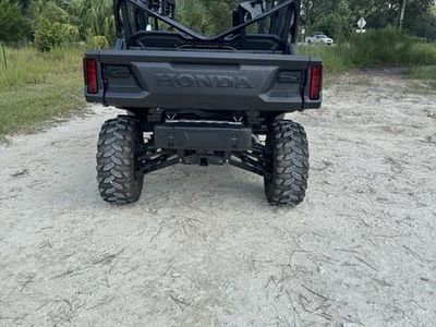 2025 Honda Pioneer 1000-6 Deluxe Crew - Photo 6