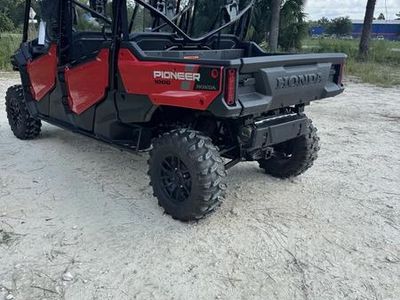 2025 Honda Pioneer 1000-6 Deluxe Crew - Photo 4