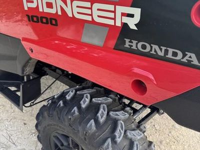 2025 Honda Pioneer 1000-6 Deluxe Crew - Photo 9