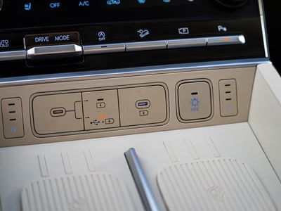 2025 Hyundai Santa Fe - Photo 43