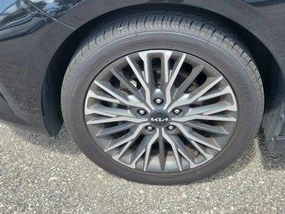 2023 Kia Forte — photo 8 view