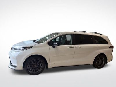 2021 Toyota Sienna XSE - Photo 3