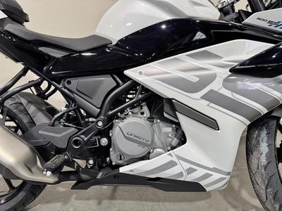 2026 CFMOTO 300SS - Photo 14