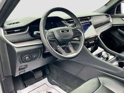 2025 Jeep Grand Cherokee — photo 9 view