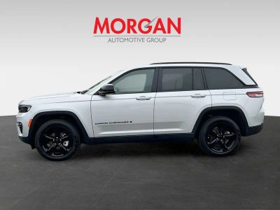 2025 Jeep Grand Cherokee — interior view