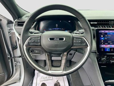 2025 Jeep Grand Cherokee — photo 11 view