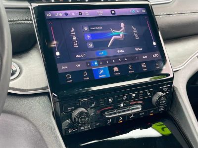 2025 Jeep Grand Cherokee — photo 16 view