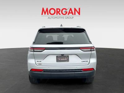 2025 Jeep Grand Cherokee — engine compartment view