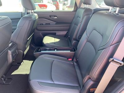 2026 Nissan Pathfinder — photo 16 view