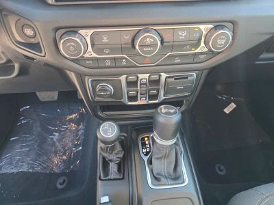 2026 Jeep Wrangler — photo 15 view