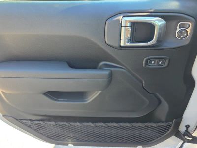 2026 Jeep Wrangler — photo 14 view