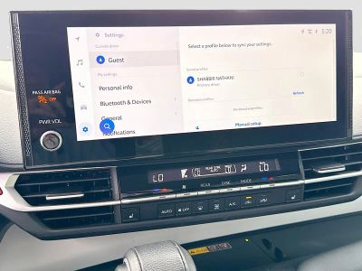 2025 Toyota Sienna — photo 29 view