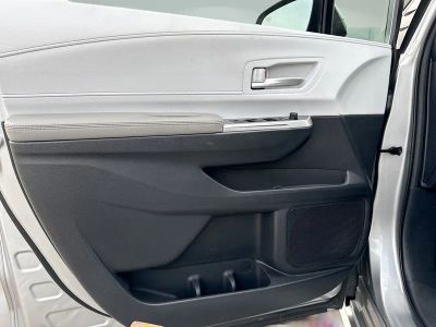 2025 Toyota Sienna — photo 21 view