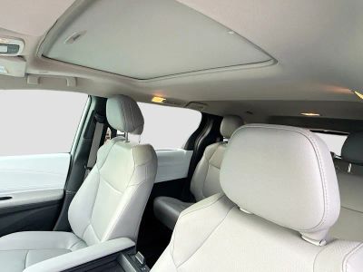 2025 Toyota Sienna — photo 26 view
