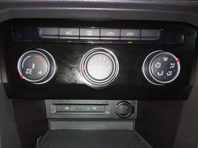 2024 Volkswagen Taos — photo 18 view