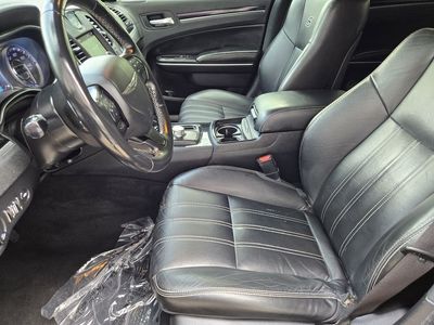 2021 Chrysler 300 - Photo 8