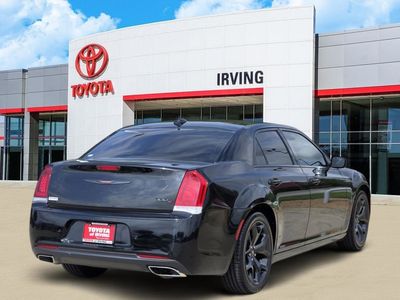 2021 Chrysler 300 - Photo 4