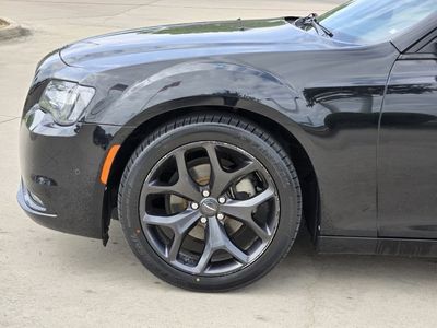 2021 Chrysler 300 - Photo 6