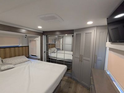 2026 Alliance RV Paradigm — photo 19 view