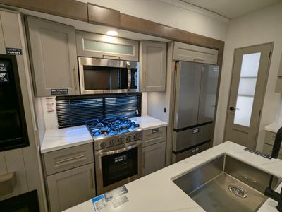 2026 Alliance RV Paradigm — photo 18 view