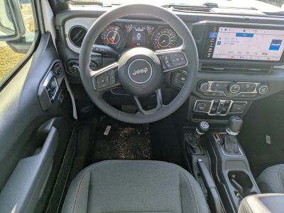 2026 Jeep Gladiator — photo 13 view