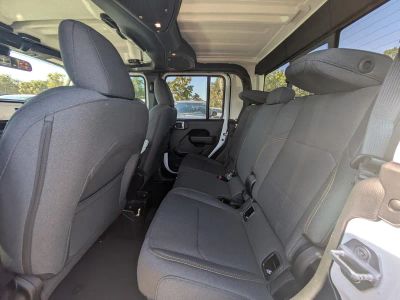 2026 Jeep Gladiator — photo 11 view