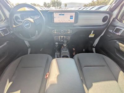 2026 Jeep Gladiator — photo 12 view