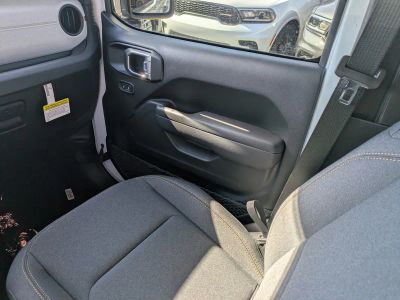 2026 Jeep Gladiator — photo 14 view