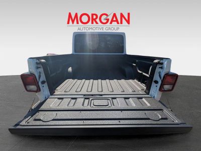 2026 Jeep Gladiator — photo 10 view