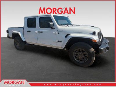 2026 Jeep Gladiator Sport S in White/off-white — front three-quarter view