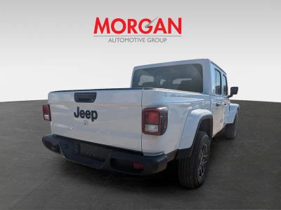 2026 Jeep Gladiator — side profile view