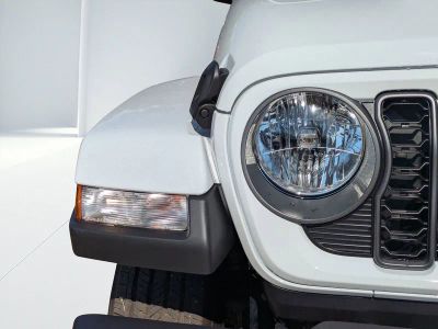 2026 Jeep Gladiator — photo 7 view
