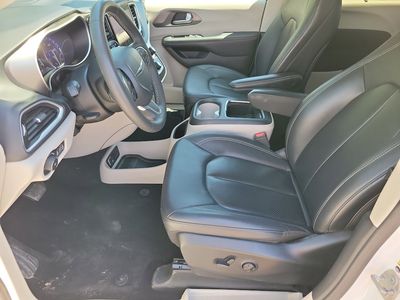2024 Chrysler Pacifica - Photo 4