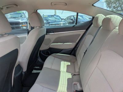 2020 Hyundai Elantra — photo 13 view