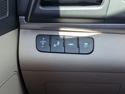 2020 Hyundai Elantra — photo 21 view