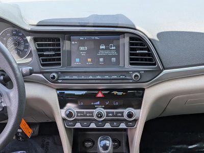 2020 Hyundai Elantra — photo 17 view