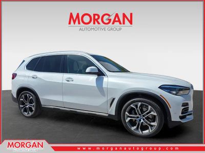 2023 BMW X5 sDrive40i in White — front three-quarter view