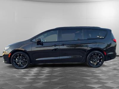 2025 Chrysler Pacifica — side profile view