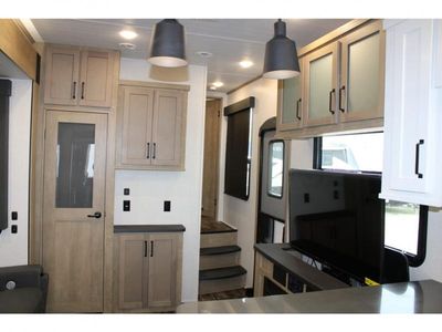 2022 Keystone Raptor - Photo 10