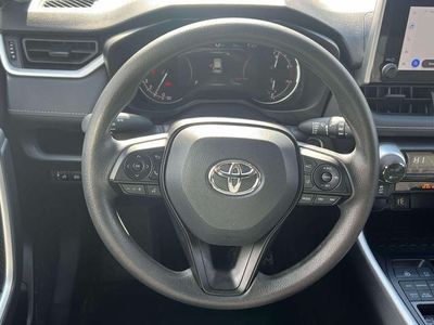 2025 Toyota RAV4 — photo 16 view