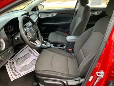 2023 Kia Forte LXS - Photo 13